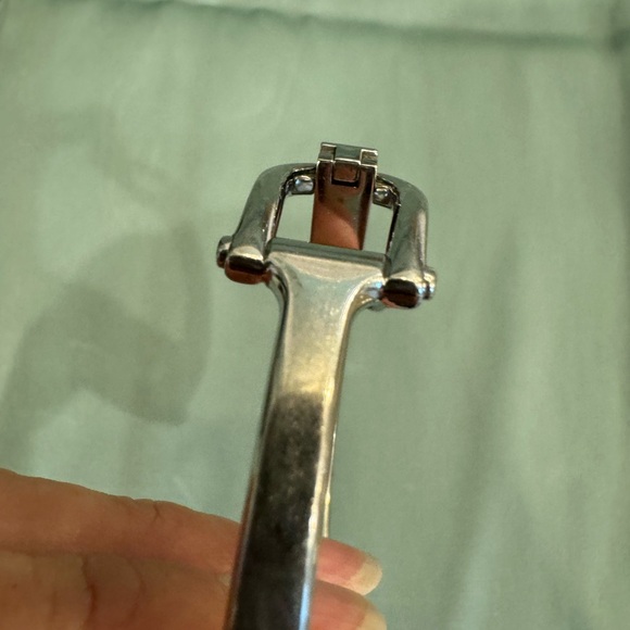 Authentic Gucci Watch 1500L Silver - Picture 8 of 8